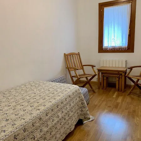 Bpirineos-albares Apartman