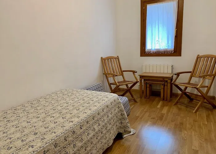 Bpirineos-albares Lägenhet